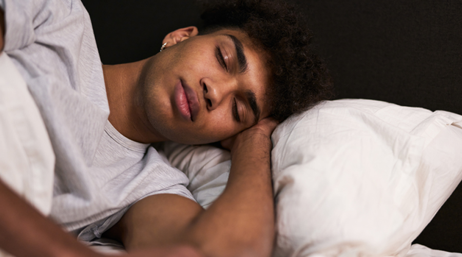 How Screen Time Before Bed Impacts Recovery